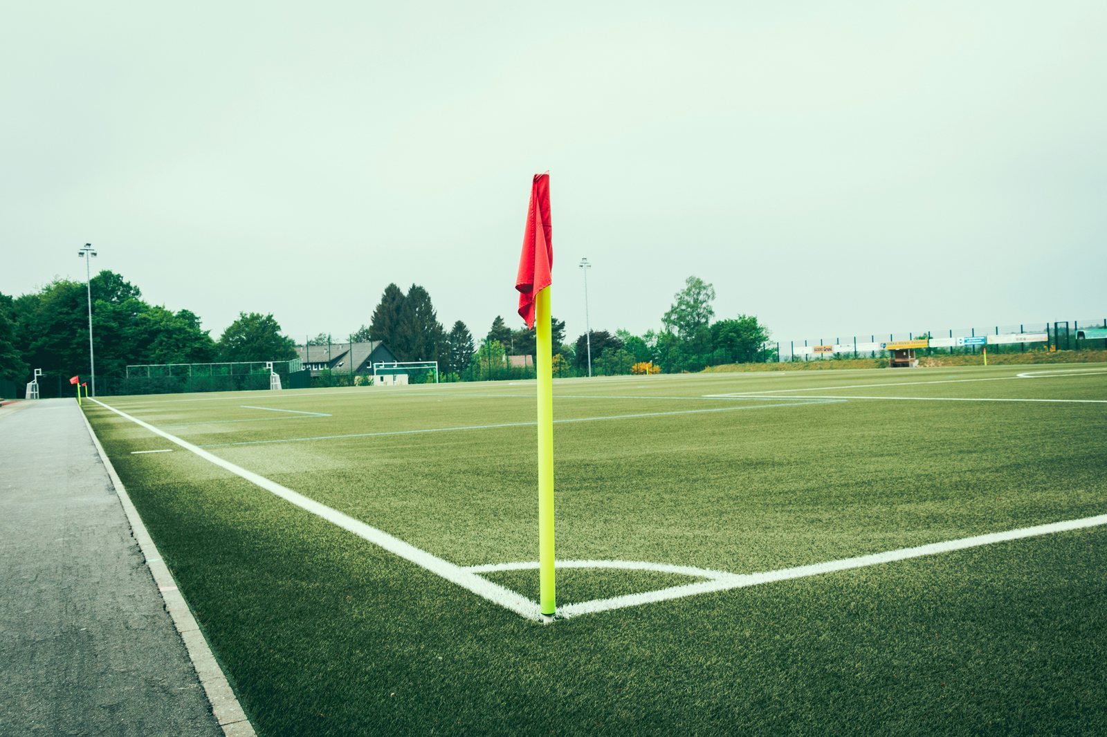 2-0！凯恩7战8球，1.3亿超巨助攻王，三杀莱比锡，拜仁剑指4冠王